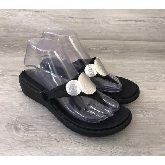 Crocs Shoes - Crocs Sanrah Hammered Circle Women's US 7 Black Rubber Slip-On Flip Flop Sandal
